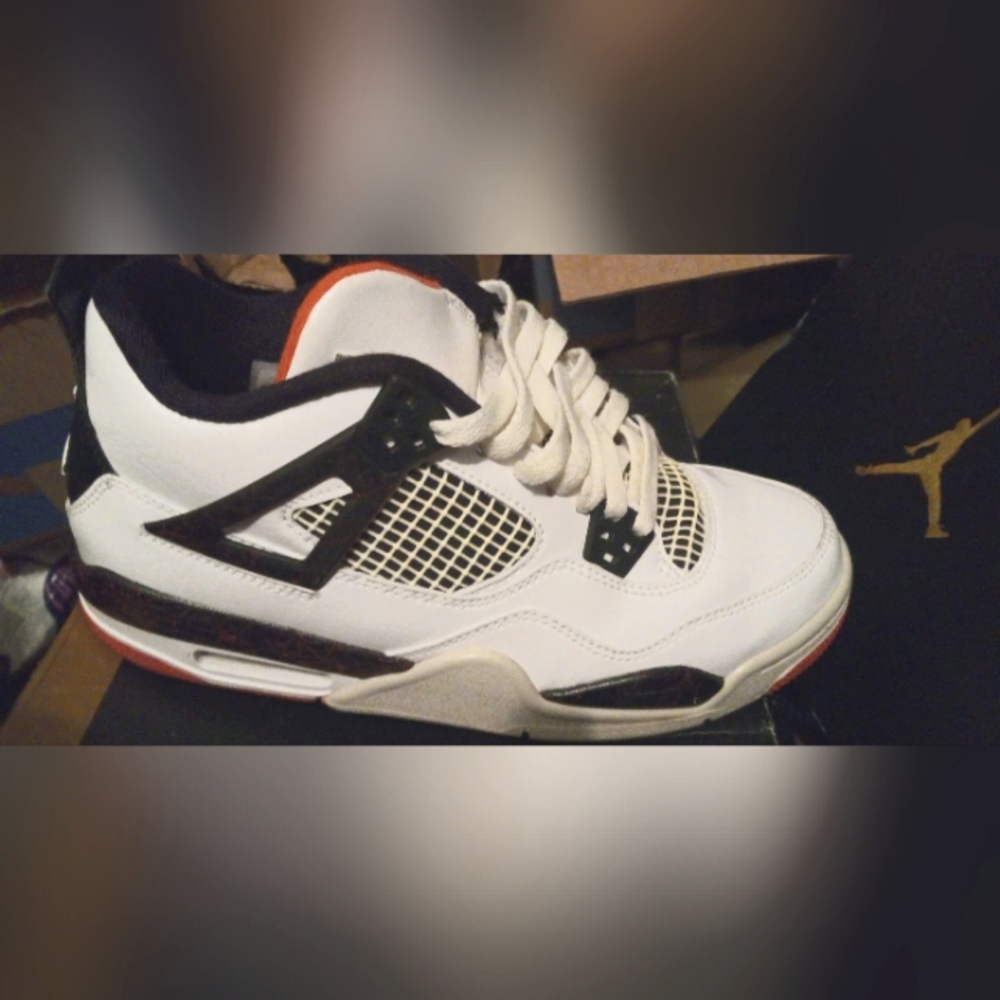 Jordan's size 7 women's